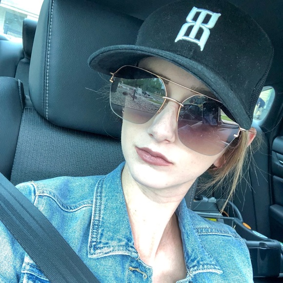 Meet your Posher, Casey - Picture 3 of 4